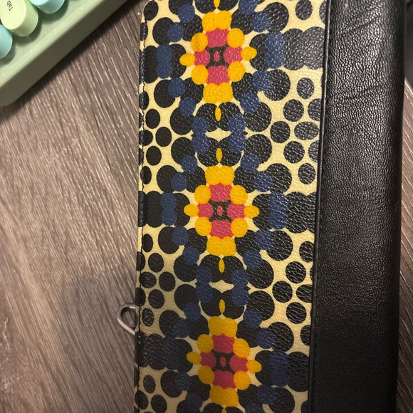 Relic brand Colorful Patterned Wallet - Picture 3 of 10
